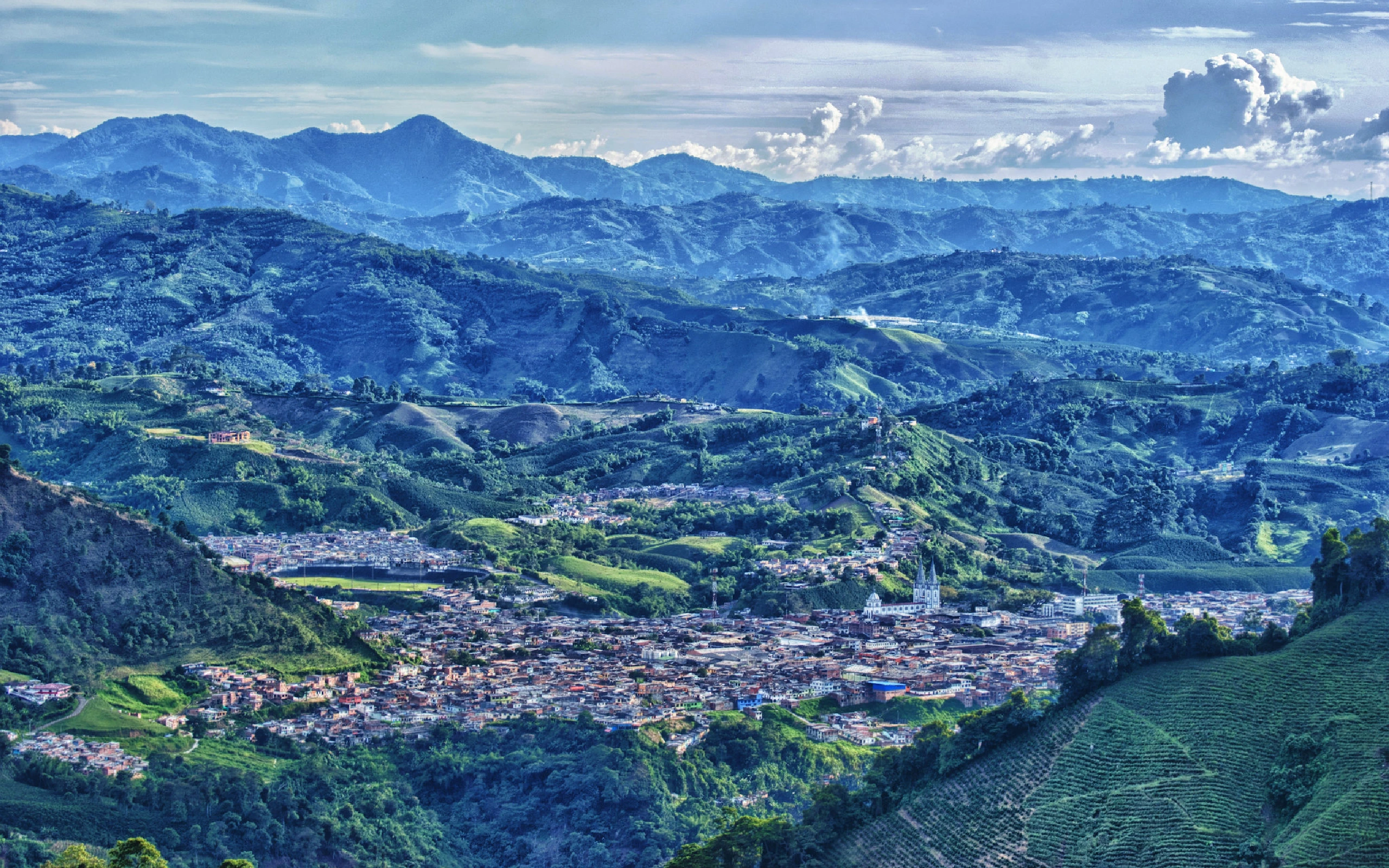 Maquillaje Profesional en Chinchiná: Servicio a Domicilio para Bodas, Grados y Eventos
