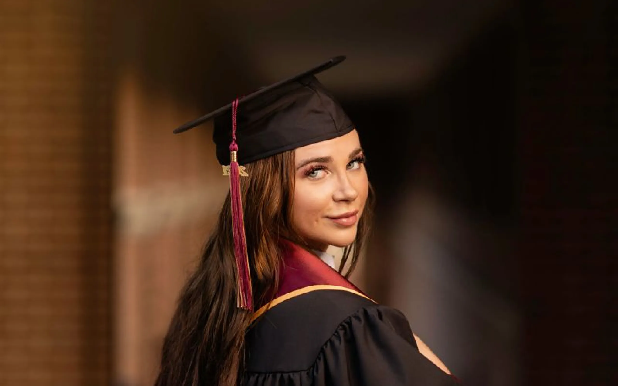 Maquillaje para Grado en Manizales: Luce Espectacular en Tu Día de Graduación